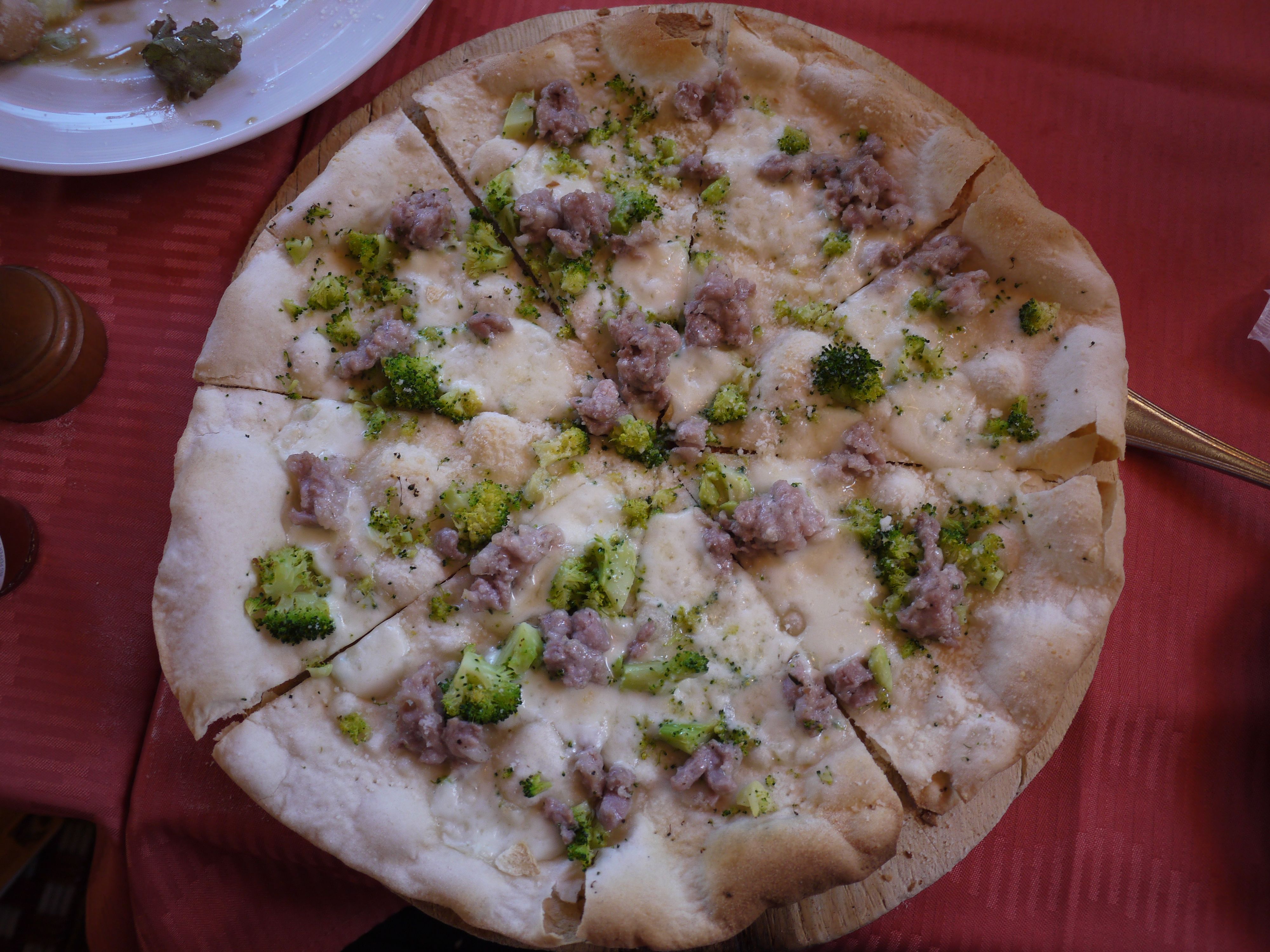 Hiroshima_Arrive_pizza_Brocolli+Ham