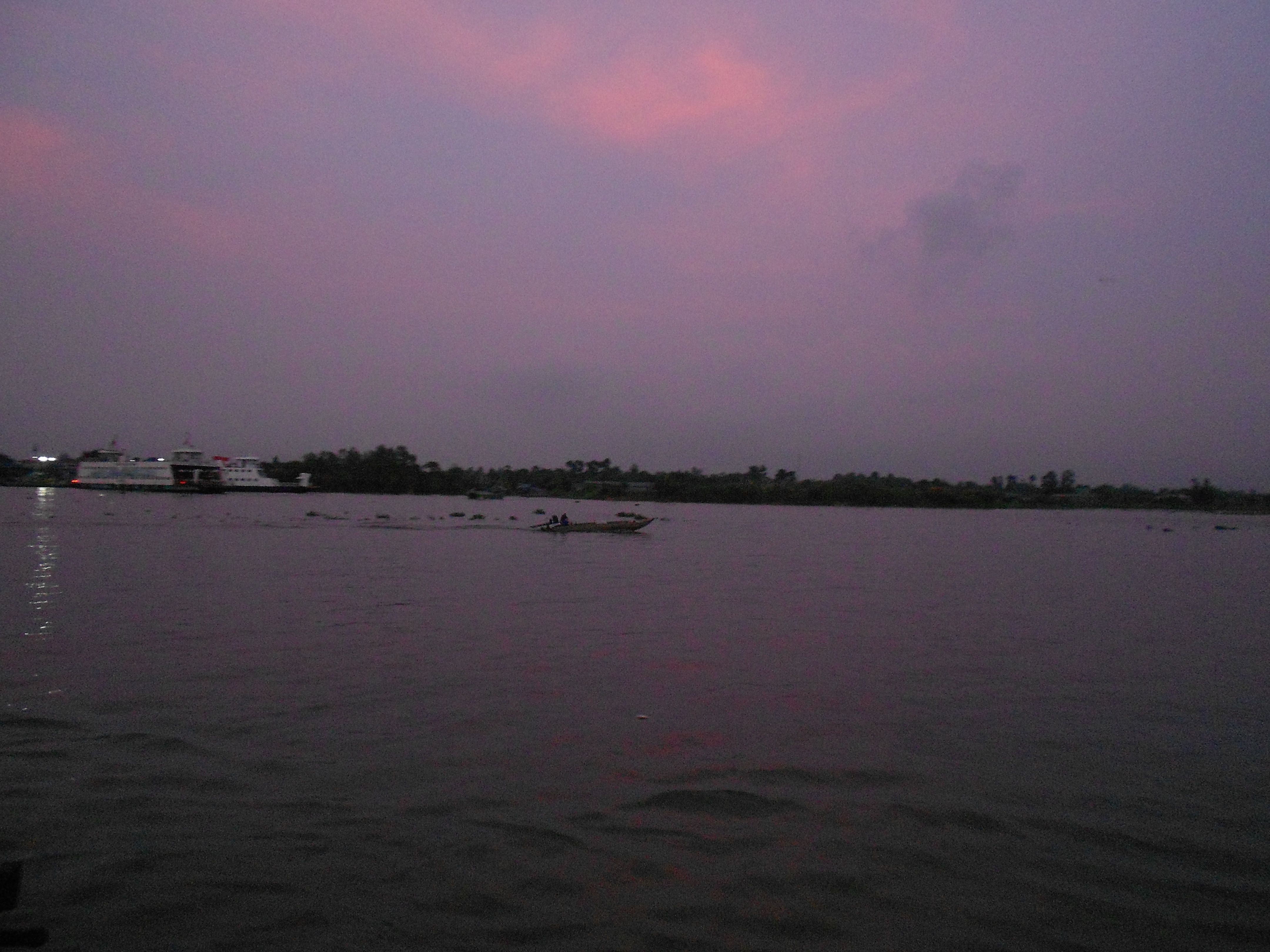 mekong_river_in_the_twilight_2