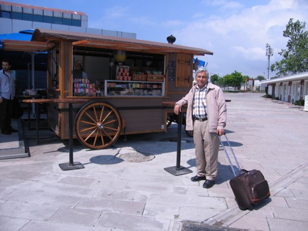 Amir Shiradi, Ismir, Istanbul