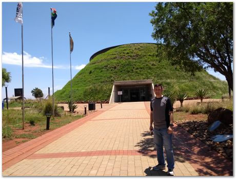 Cradle of humankind, South Africa, University of Pretoria, EMSA conference, 2017, Electron microsopy of south africa, Nelson Mandela University, Cape Town University, Johan Westraadt, Rob Knutsen, Roelf Mostert, Jan Neethling, steel, machine learning Harry Bhadeshia