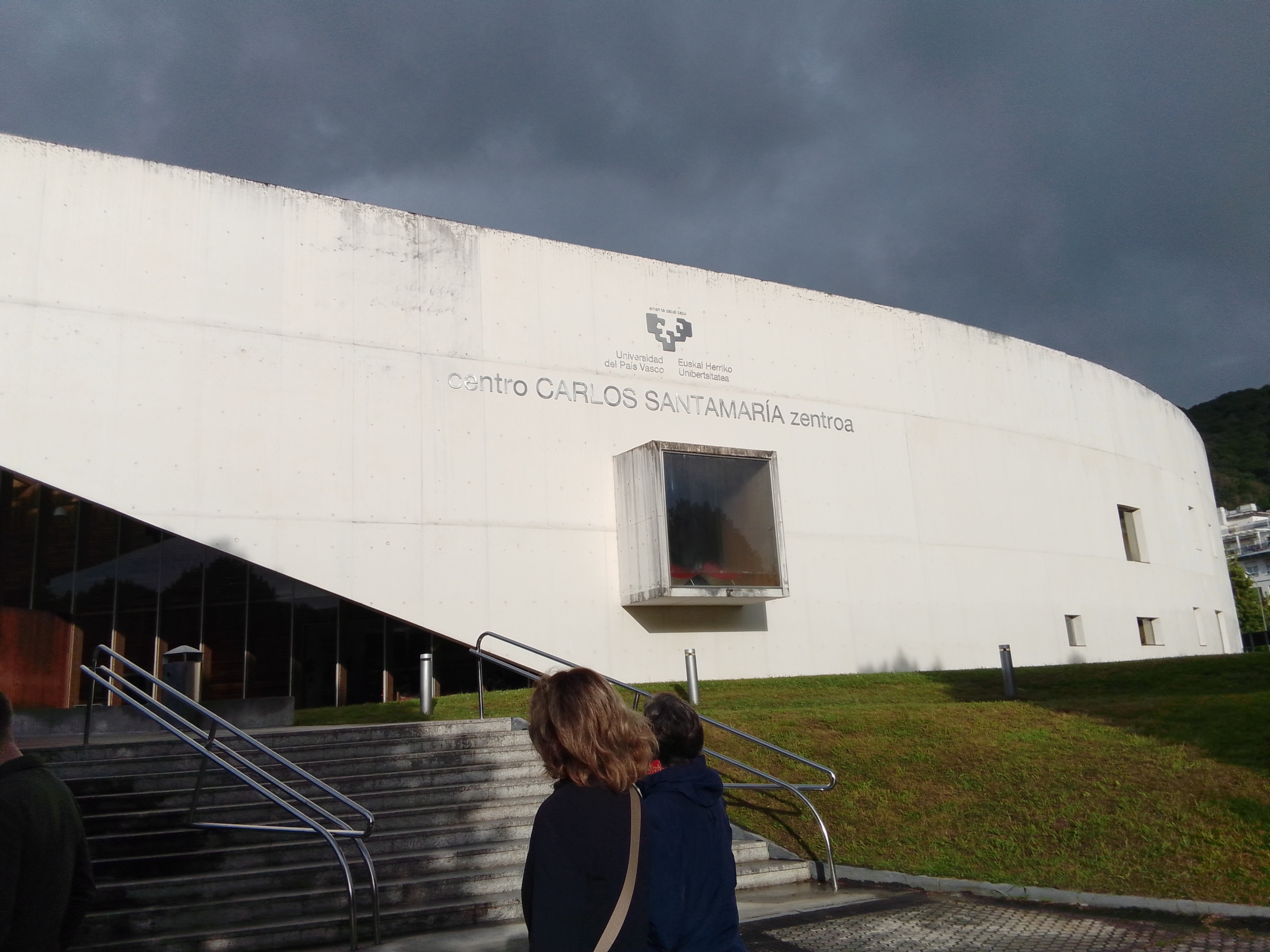 Centro Carlos Santamaria exterior