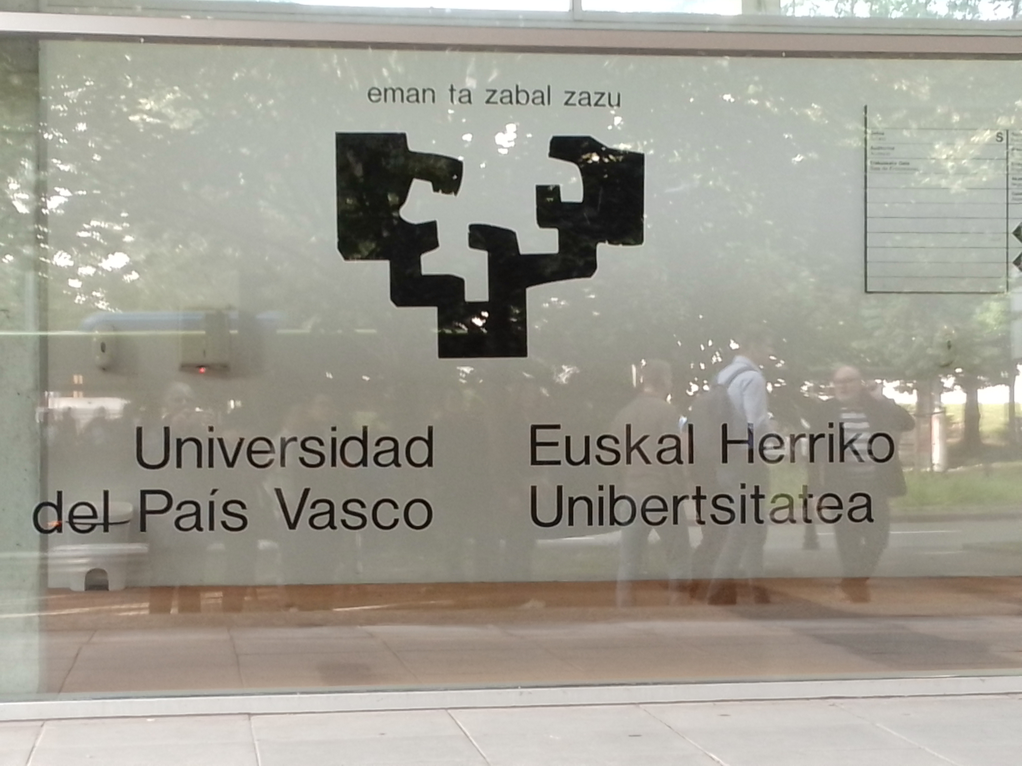 Centro Carlos Santamaria exterior